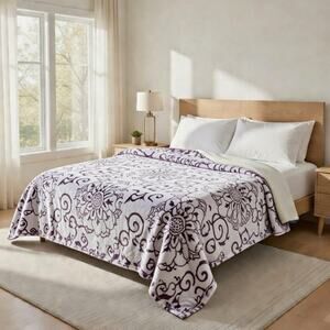 Cozy Queen Size Blanket - Plush & Warm with Vibrant Colors, Big Flower Purple